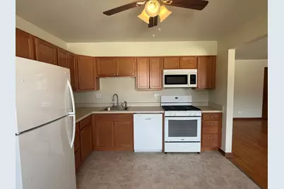 826 N Milwaukee Avenue #D2, Libertyville, IL 60048 - Photo 5
