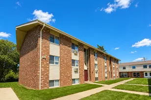 826 N Milwaukee Ave, Libertyville, IL 60048 - Photo 1