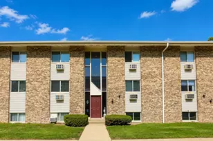 872 N Milwaukee Ave, Libertyville, IL 60048 - Photo 1