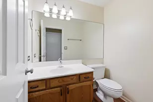 383 Kerry Ct, Carol Stream, IL 60188 - Photo 9