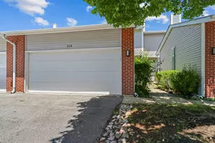 628 Martin Ln, Deerfield, IL 60015 - Photo 1