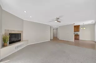 815 Leicester Rd, Elk Grove Village, IL 60007 - Photo 17
