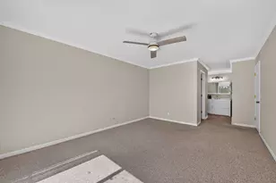 815 Leicester Rd, Elk Grove Village, IL 60007 - Photo 23
