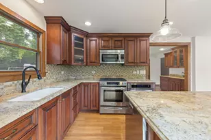 8 Keystone Ct, Bolingbrook, IL 60440 - Photo 7