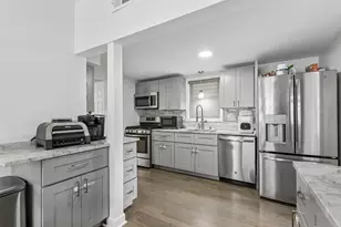 1040 Dunlop Ave, Forest Park, IL 60130 - Photo 9