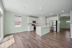 759 Kentshire Cir, Elgin, IL 60124 - Photo 13