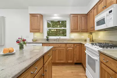 574 Bristol Lane, Elk Grove Village, IL 60007 - Photo 9
