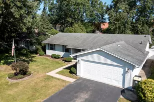 574 Bristol Ln, Elk Grove Village, IL 60007 - Photo 23