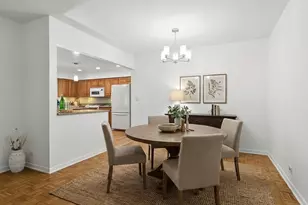 574 Bristol Ln, Elk Grove Village, IL 60007 - Photo 9