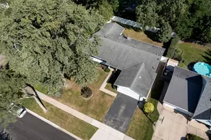 574 Bristol Ln, Elk Grove Village, IL 60007 - Photo 25