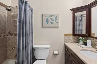 5445 N Sheridan Rd, Chicago, IL 60640 - Photo 11