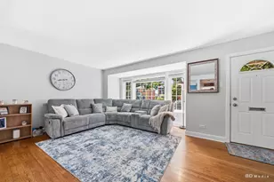 9905 S Maplewood Ave, Chicago, IL 60655 - Photo 5