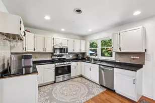 841 Bloomingdale Rd, Glen Ellyn, IL 60137 - Photo 9