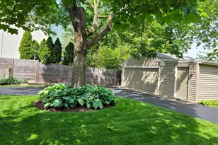 229 Fuller Rd, Hinsdale, IL 60521 - Photo 31