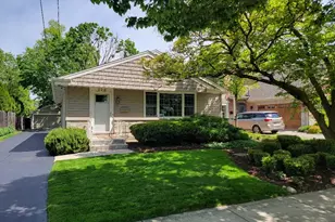 229 Fuller Rd, Hinsdale, IL 60521 - Photo 1