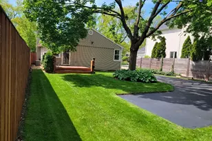 229 Fuller Rd, Hinsdale, IL 60521 - Photo 3