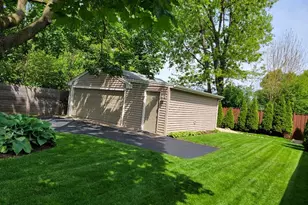 229 Fuller Rd, Hinsdale, IL 60521 - Photo 33