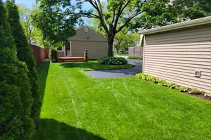 229 Fuller Rd, Hinsdale, IL 60521 - Photo 35