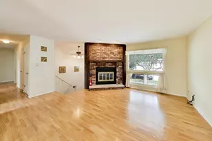 41 Redwood Trail, Wheeling, IL 60090 - Photo 5
