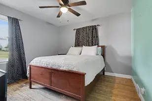 558 10th St, Lincoln, IL 62656 - Photo 15
