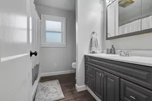 558 10th St, Lincoln, IL 62656 - Photo 17