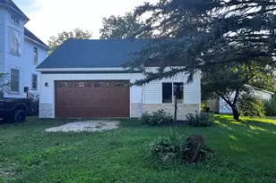 213 N Hunt St, Melvin, IL 60952 - Photo 3