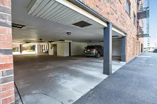 9332 Landings Ln, Des Plaines, IL 60016 - Photo 33