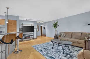 9332 Landings Ln, Des Plaines, IL 60016 - Photo 3