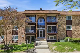 720 Hill Dr, Hoffman Estates, IL 60169 - Photo 1