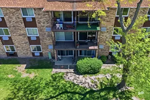 720 Hill Dr, Hoffman Estates, IL 60169 - Photo 3
