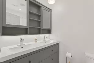 1619 W Hollywood Ave, Chicago, IL 60660 - Photo 9