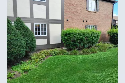 218 Brookside Lane #B, Willowbrook, IL 60527 - Photo 3