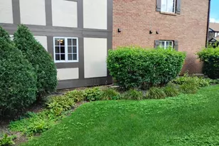 218 Brookside Ln, Willowbrook, IL 60527 - Photo 3