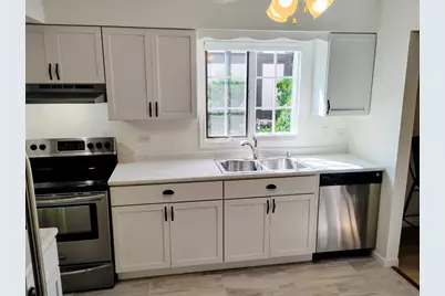 218 Brookside Lane #B, Willowbrook, IL 60527 - Photo 7
