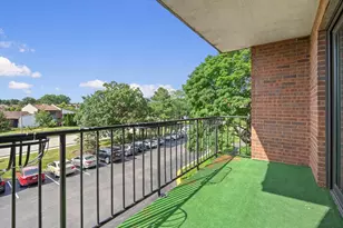 111 Acacia Dr, Indian Head Park, IL 60525 - Photo 9