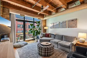 520 W Huron St, Chicago, IL 60654 - Photo 3