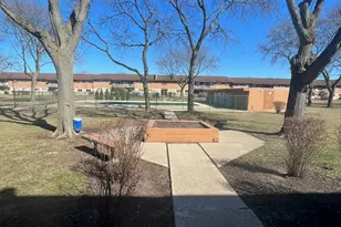 860 E Old Willow Rd, Prospect Heights, IL 60070 - Photo 9