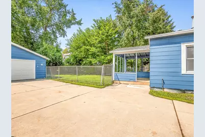 655 W Clark Street, Freeport, IL 61032 - Photo 29