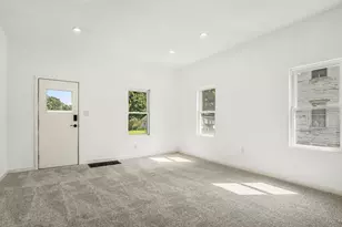 655 W Clark St, Freeport, IL 61032 - Photo 7