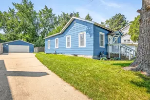 655 W Clark St, Freeport, IL 61032 - Photo 5