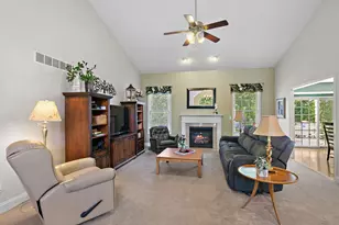 1426 Beach Ln, Sycamore, IL 60178 - Photo 5