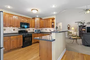 1426 Beach Ln, Sycamore, IL 60178 - Photo 9