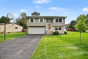 136 Augusta Rd, Oswego, IL 60543 - Photo 3