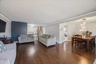 7624 Kilbourn Ave, Skokie, IL 60076 - Photo 5