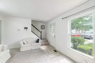 2110 Stanley Ct, Schaumburg, IL 60194 - Photo 3