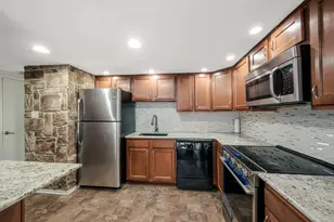 2110 Stanley Ct, Schaumburg, IL 60194 - Photo 7