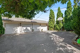 211 Casseday Ave, Joliet, IL 60432 - Photo 3