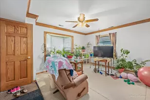 122 S Edison Ave, Elgin, IL 60123 - Photo 19