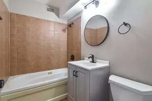 2115 W Farwell Ave, Chicago, IL 60645 - Photo 11