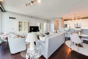 757 N Orleans St, Chicago, IL 60654 - Photo 3